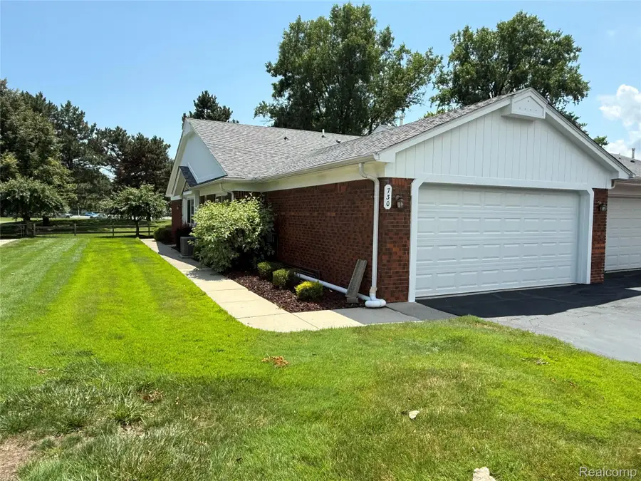 730 Country Club Dr Drive #36, Saint Clair Shores, MI 48082 - #2