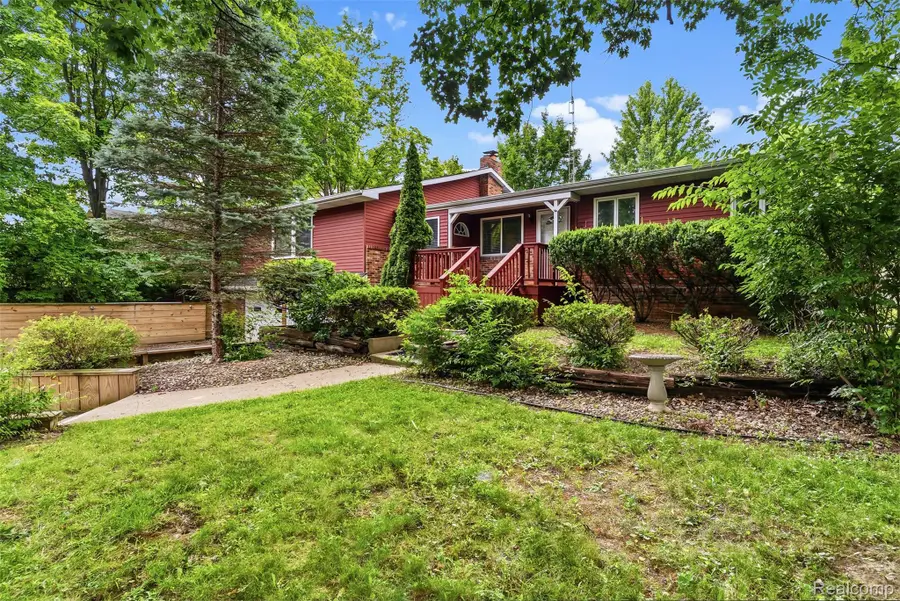 7313 River Road, Flushing, MI 48433 - #2