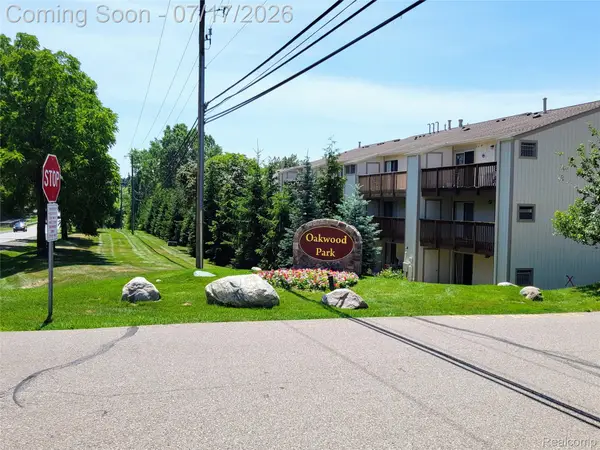 1655 Riverside Drive #10, RochesterHills, MI 48309