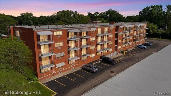 2820 Woods Lee Drive #310, RoyalOak, MI 48073