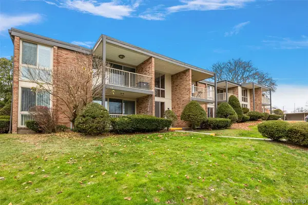 4047 W Maple Road #201, BloomfieldHills, MI 48301