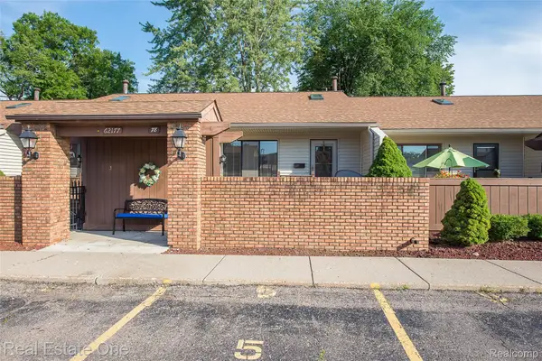 62177 Ticonderoga #4, SouthLyon, MI 48178