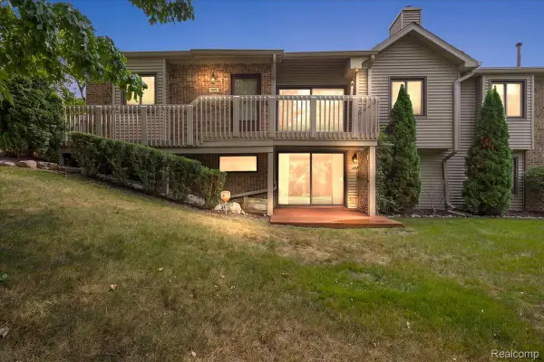 7092 Elmhurst, WestBloomfield, MI 48322