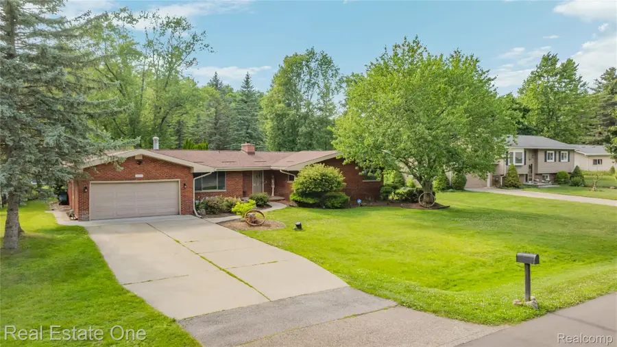 2810 Walbridge Road, Rochester Hills, MI 48307 - #3