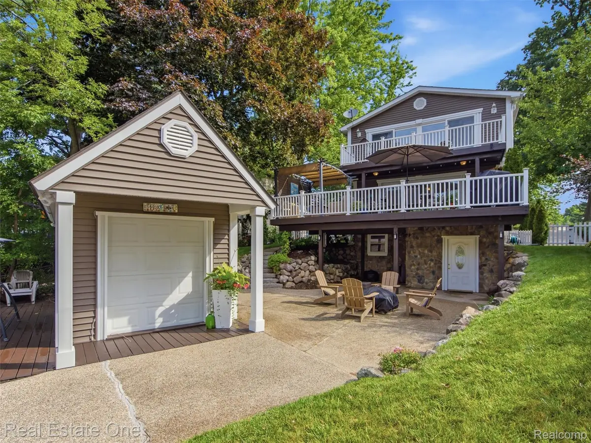 4011 Lotus Drive, Waterford, MI 48329 - #1