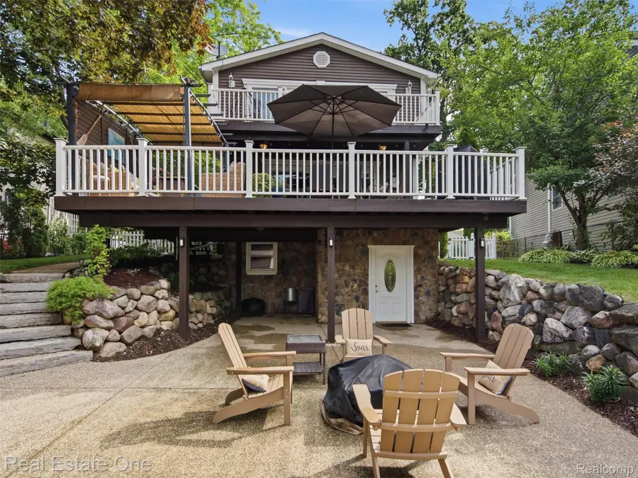 4011 Lotus Drive, Waterford, MI 48329 - #2