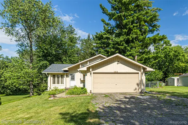 1312 Merry Road, Waterford, MI 48328
