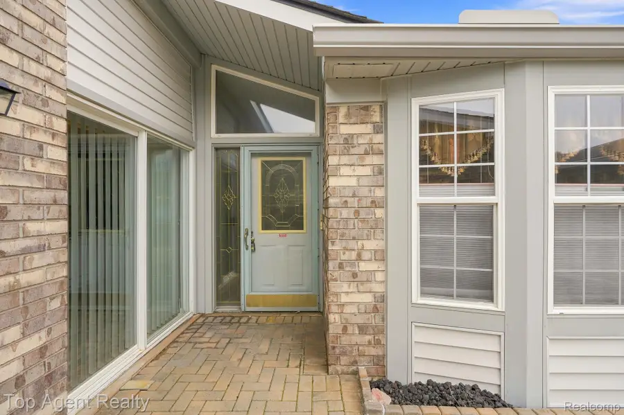 48659 Sundance Court, Utica, MI 48315 - #3