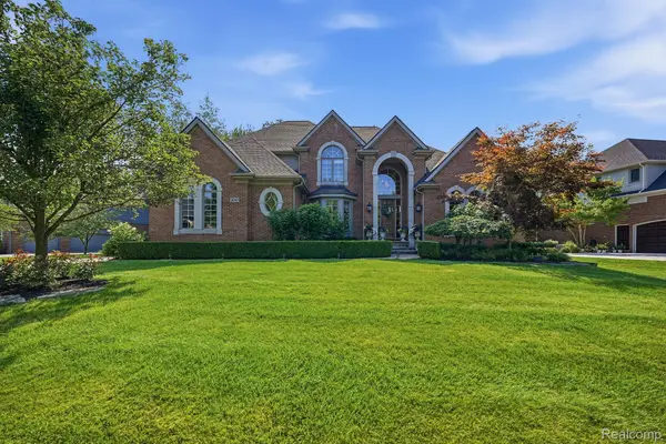 26363 Mandalay Circle, Novi, MI 48374