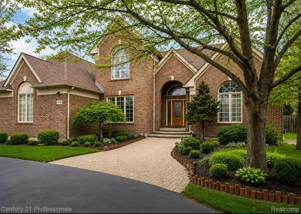 27568 Rainbow Circle, LathrupVillage, MI 48076