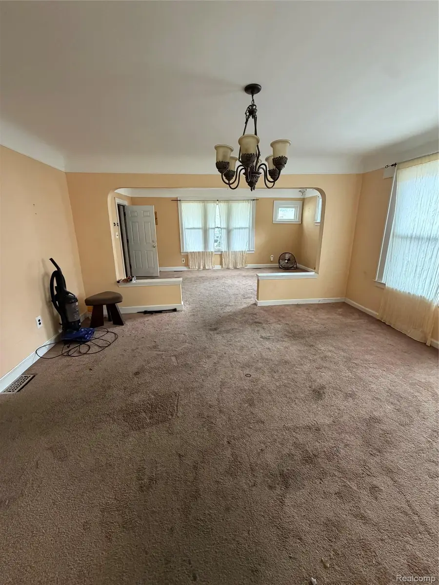 317 E Maplehurst Street E, Ferndale, MI 48220 - #2