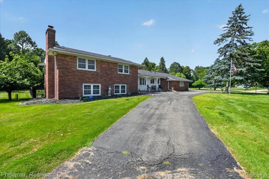 22519 Woodrising Lane, Farmington Hills, MI 48335 - #2