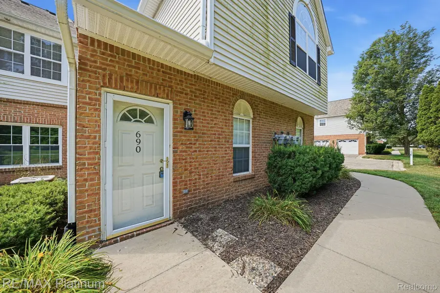 690 Olde English Circle, Howell, MI 48855 - #2