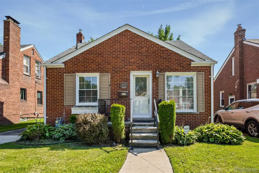 20934 Hunt Club Drive, Harper Woods, MI 48225 - #3