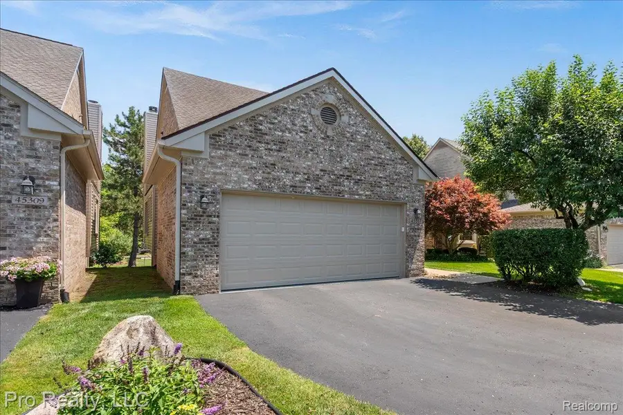 45317 Stonehedge Drive, Plymouth, MI 48170 - #2