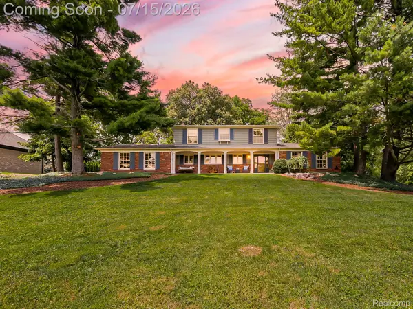 6730 Meadowlake Road, BloomfieldHills, MI 48301