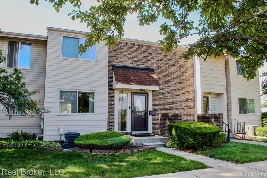 2 Woodbridge Towne Street, Southfield, MI 48075 - #2