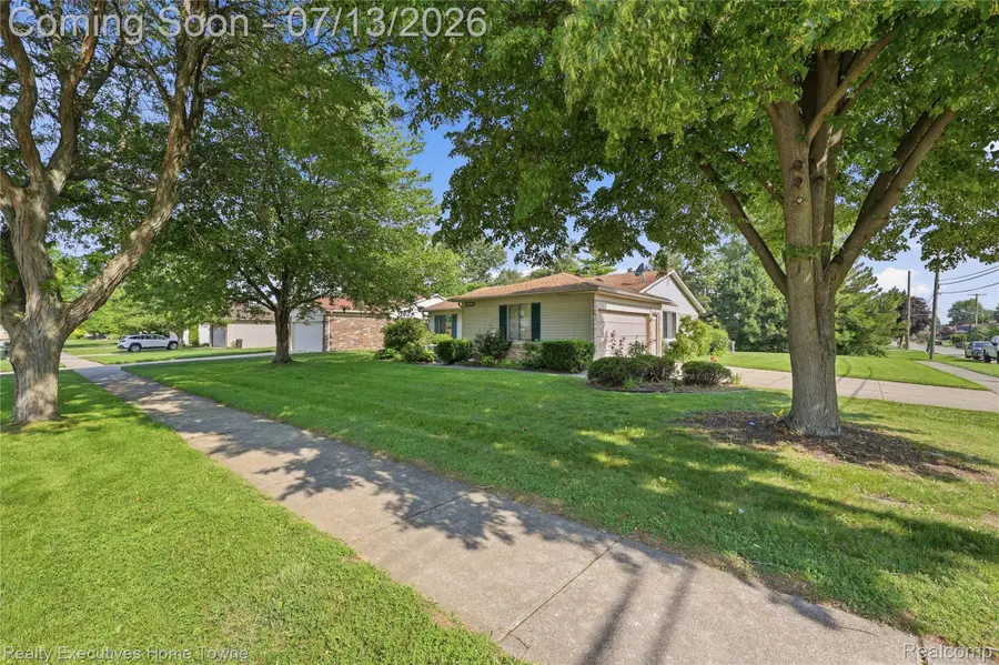 5281 Shruboak Drive, Sterling Heights, MI 48310 - #3