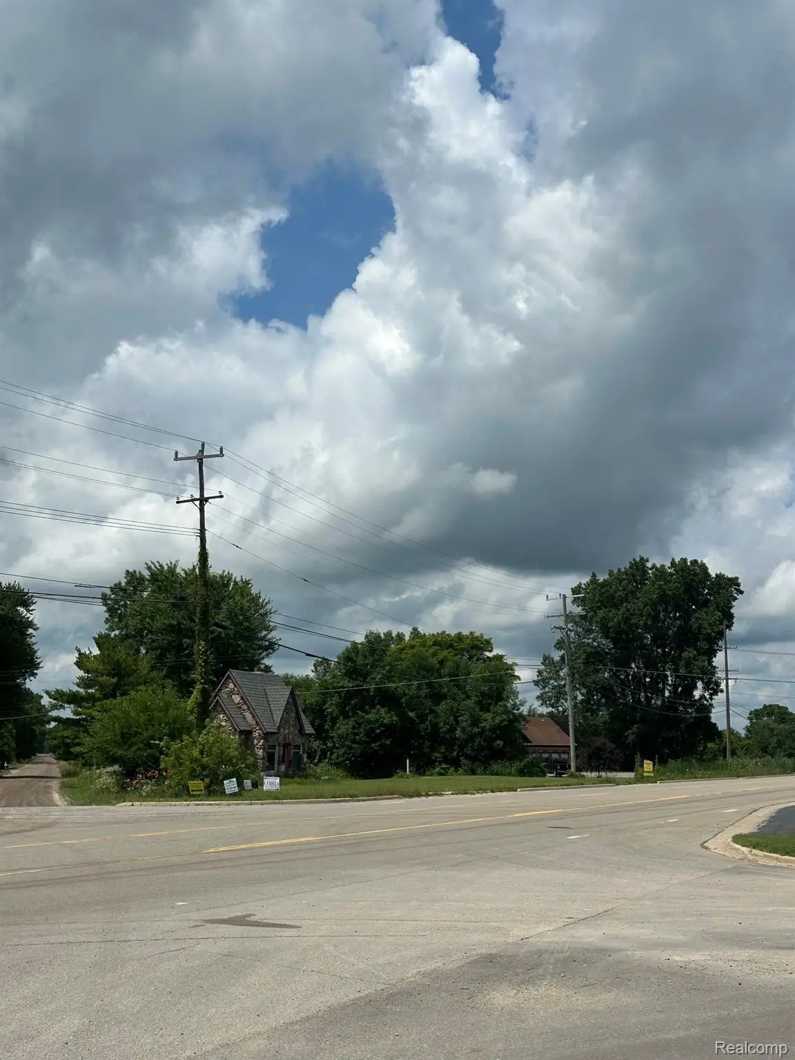5027 W Grand River Road, Fowlerville, MI 48836 - #1