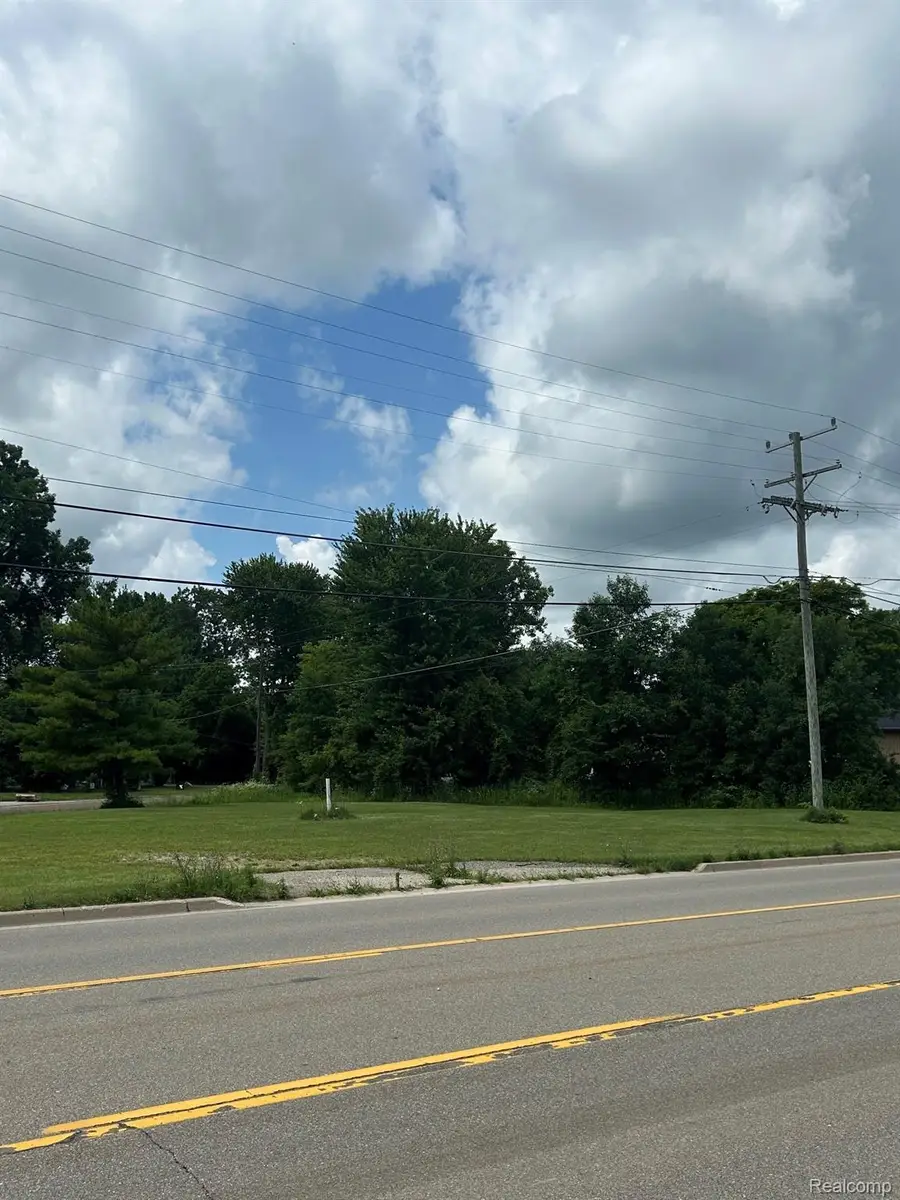 5027 W Grand River Road, Fowlerville, MI 48836 - #2