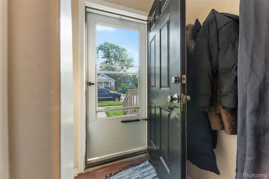 20913 Ridgemont Road, Harper Woods, MI 48225 - #3