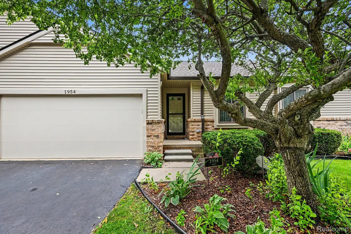 1954 Ash Court, Waterford, MI 48328 - #1