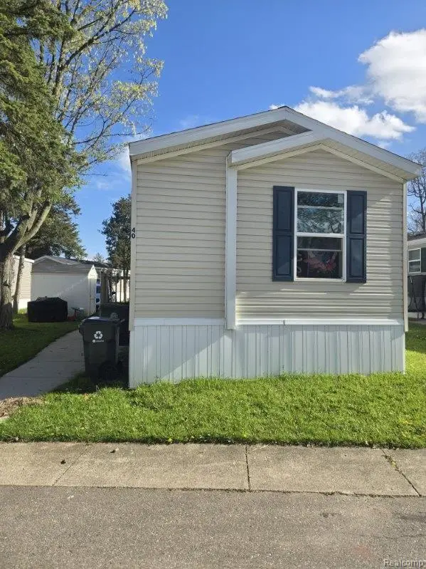 40 Sparrow Hill, Orion, MI 48359