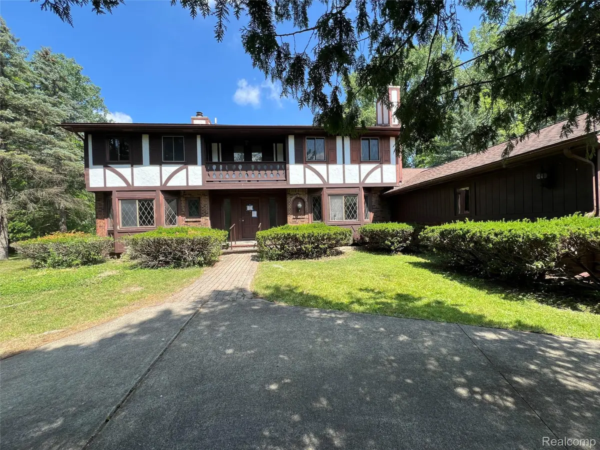 1250 Club Drive, Bloomfield, MI 48302 - #1