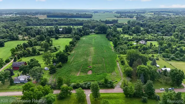 1120 N Gregory Road E, Fowlerville, MI 48836