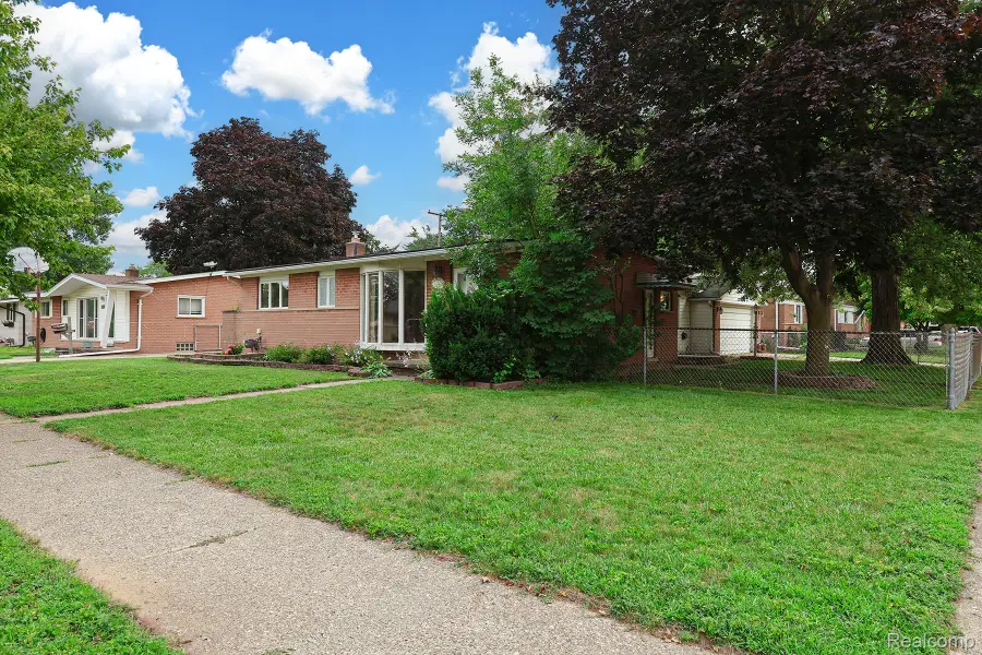 31141 Gladys Avenue, Westland, MI 48185 - #2