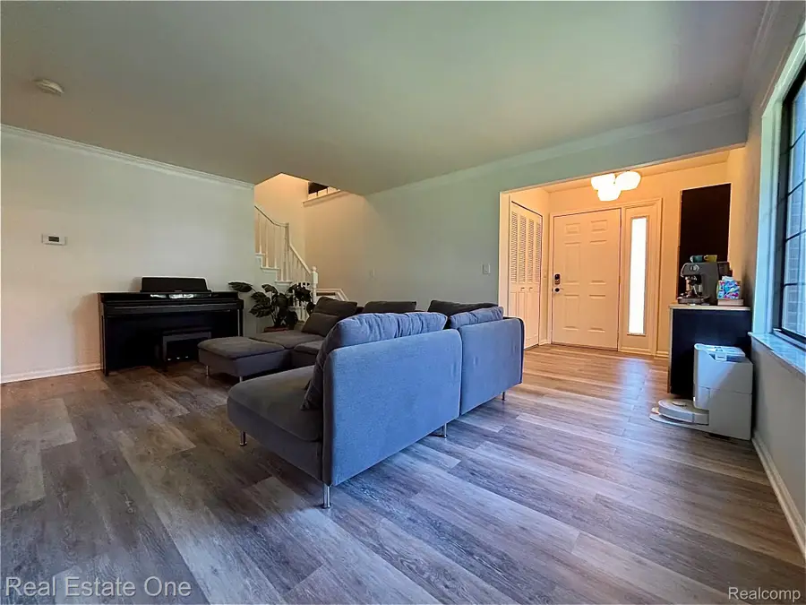 66 Meadow Wood Drive, Rochester Hills, MI 48307 - #2