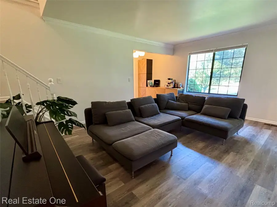 66 Meadow Wood Drive, Rochester Hills, MI 48307 - #3