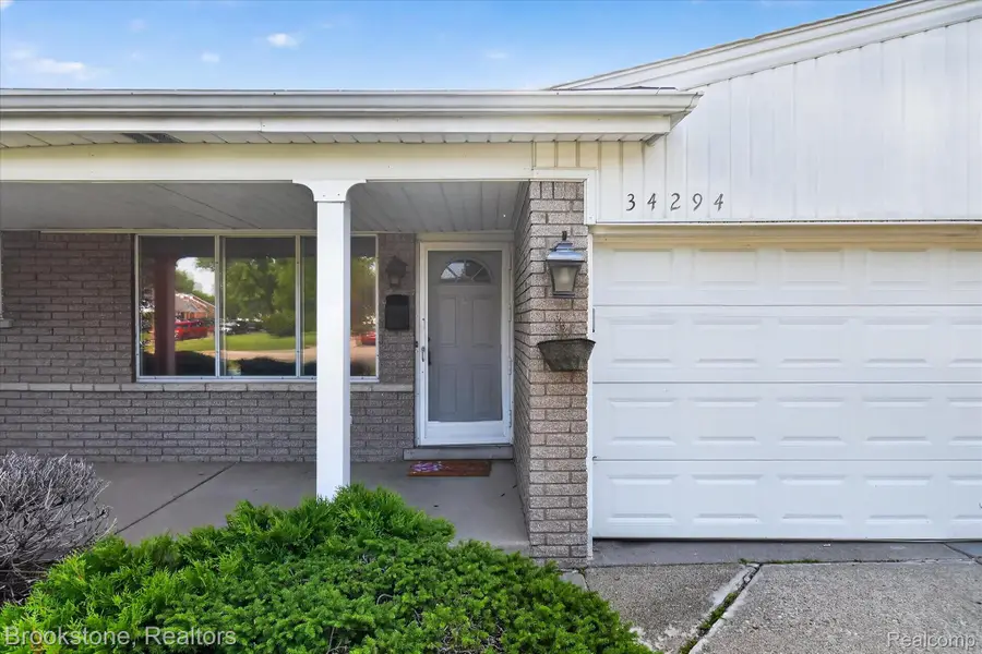 34294 Greentrees Road, Sterling Heights, MI 48312 - #2