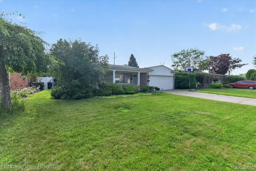 34294 Greentrees Road, Sterling Heights, MI 48312 - #3