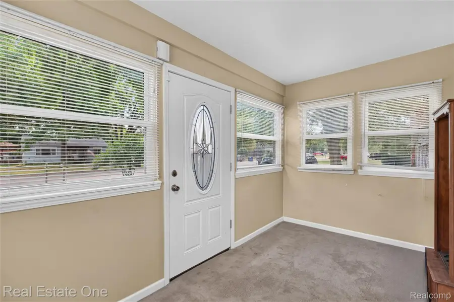 5749 Wilmer Street Nw, Westland, MI 48185 - #3