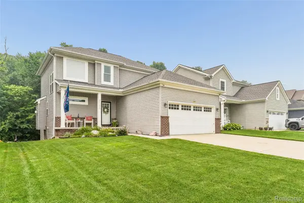 2105 Middle Ridge Drive, Holly, MI 48442