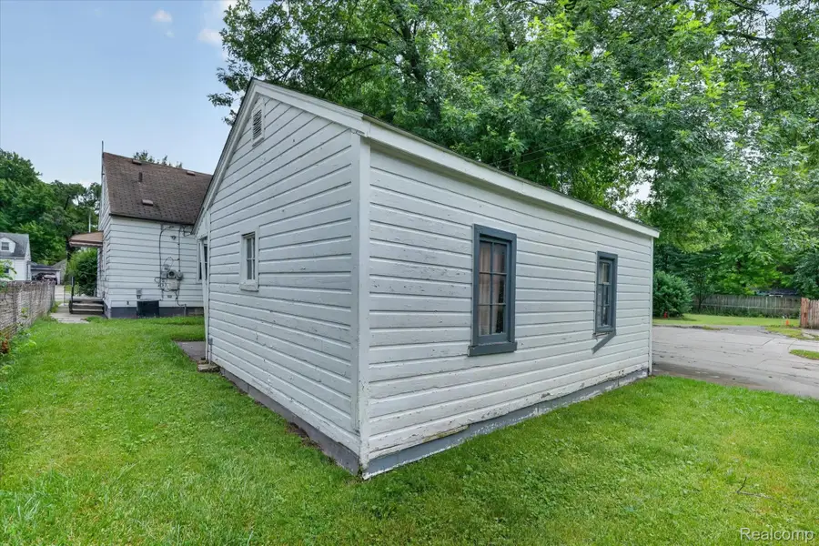 19209 Beaconsfield Street, Harper Woods, MI 48225 - #3