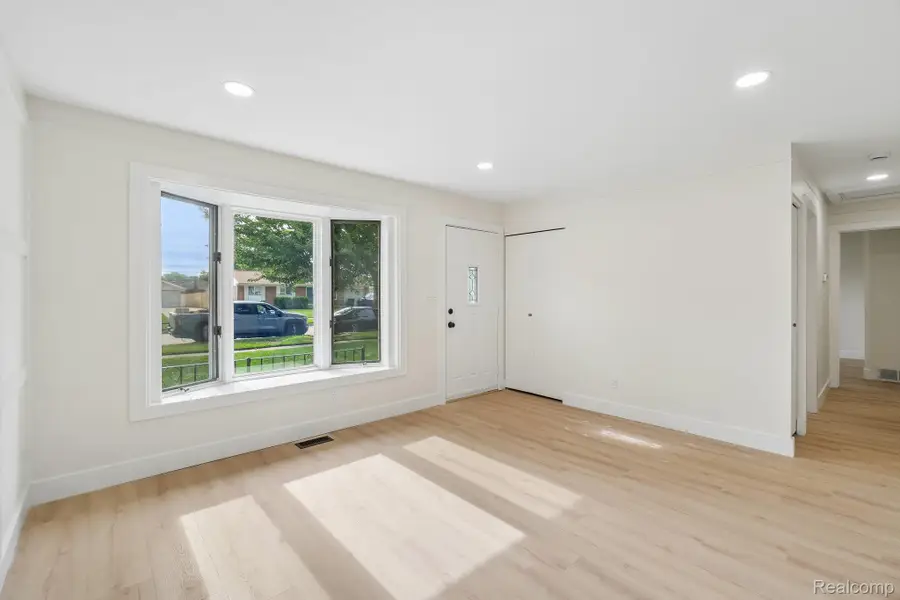 39420 Millington Drive, Sterling Heights, MI 48313 - #3