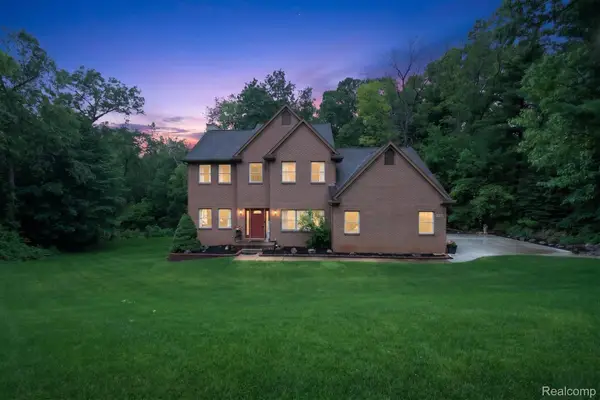 7943 Debora Drive, Brighton, MI 48114