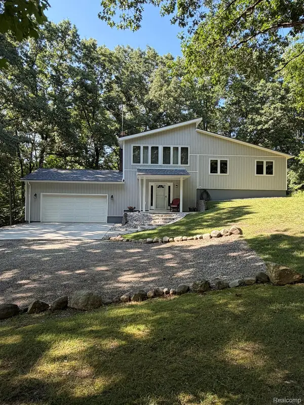 825 Rowlinson Lane, Ortonville, MI 48462