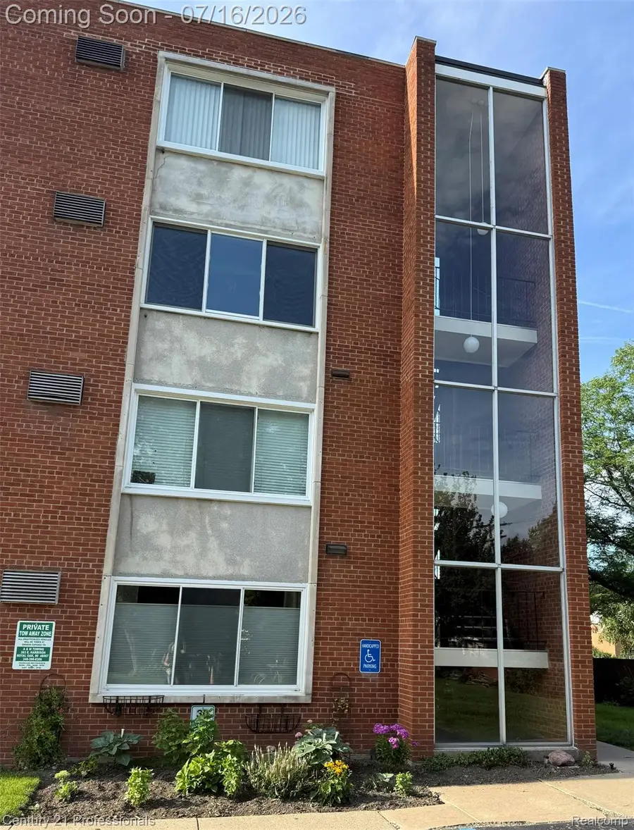 2820 Woodslee Drive #301, Royal Oak, MI 48073 - #2