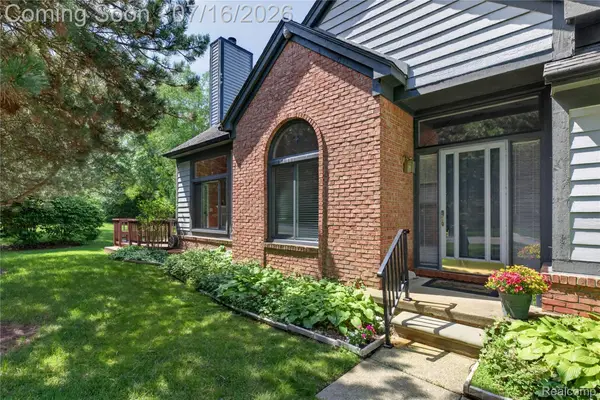 2775 Lochmoor Boulevard #19, LakeOrion, MI 48360