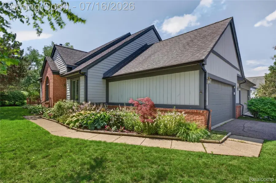 2775 Lochmoor Boulevard #19, Orion, MI 48360 - #2