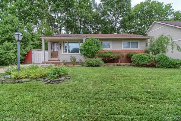 9118 Deering Street, Livonia, MI 48150