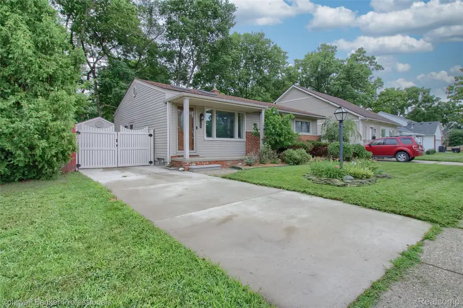 9118 Deering Street, Livonia, MI 48150 - #3