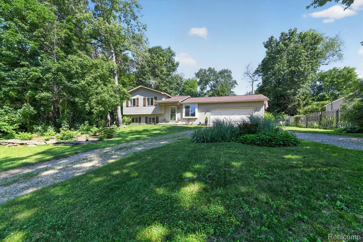 554 Bluewater Drive, Holly, MI 48442 - #1