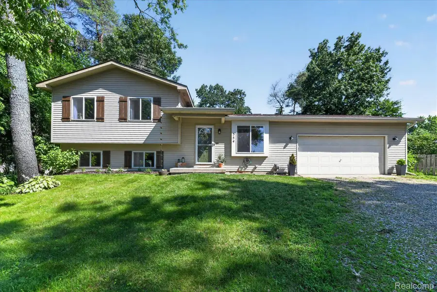 554 Bluewater Drive, Holly, MI 48442 - #2