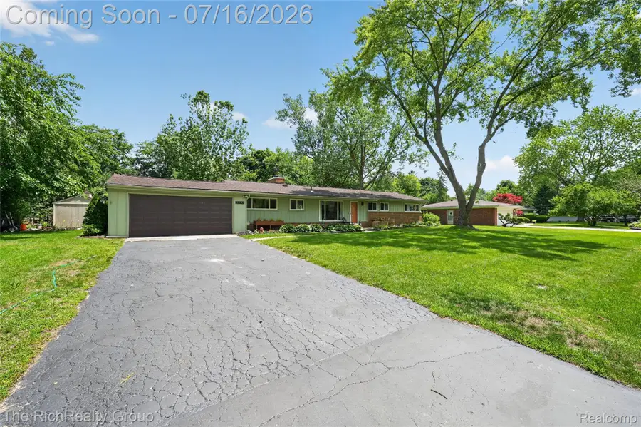 32710 Briarcrest Knolls, Farmington Hills, MI 48334 - #2