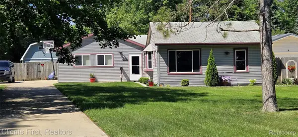 36852 Chase Street, Romulus, MI 48174