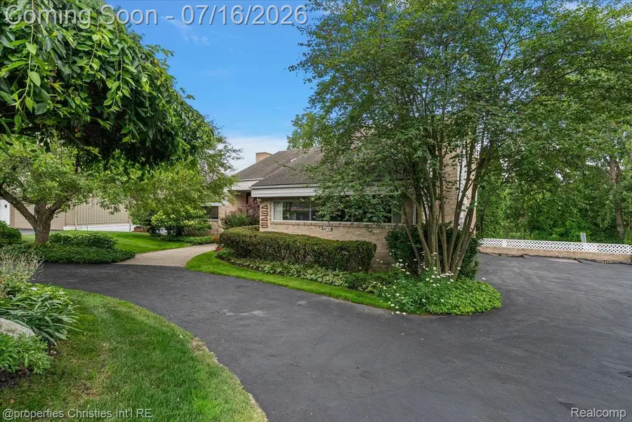 4948 Champlain Circle, West Bloomfield, MI 48323 - #2